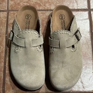 White Mountain Tan Slip-On Shoes